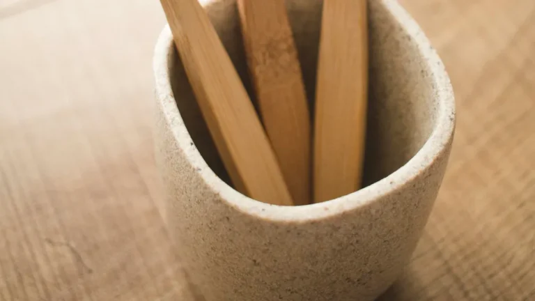 Utilizing Local Plants and Debris for Natural Insulation: Eco-Friendly Tips